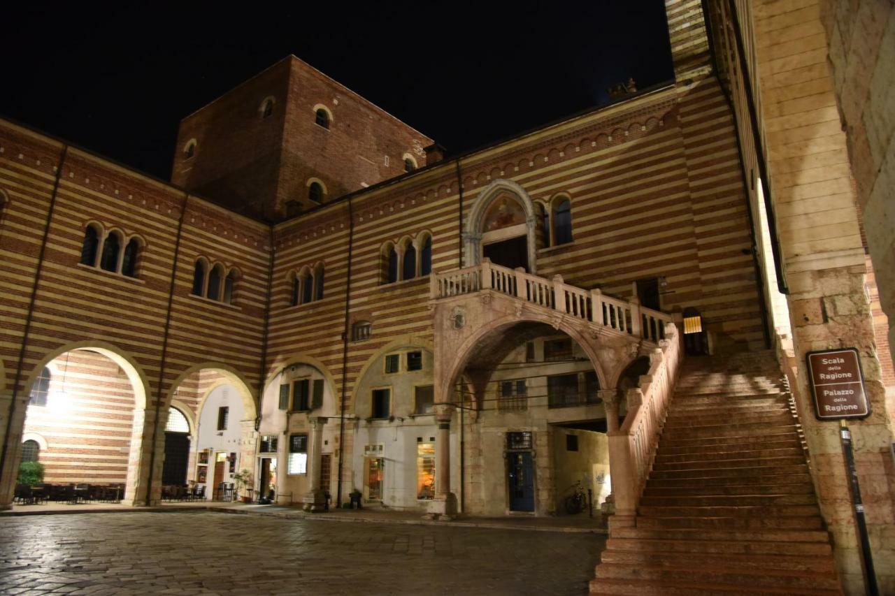 Corte Graziella Castel d'Azzano Esterno foto
