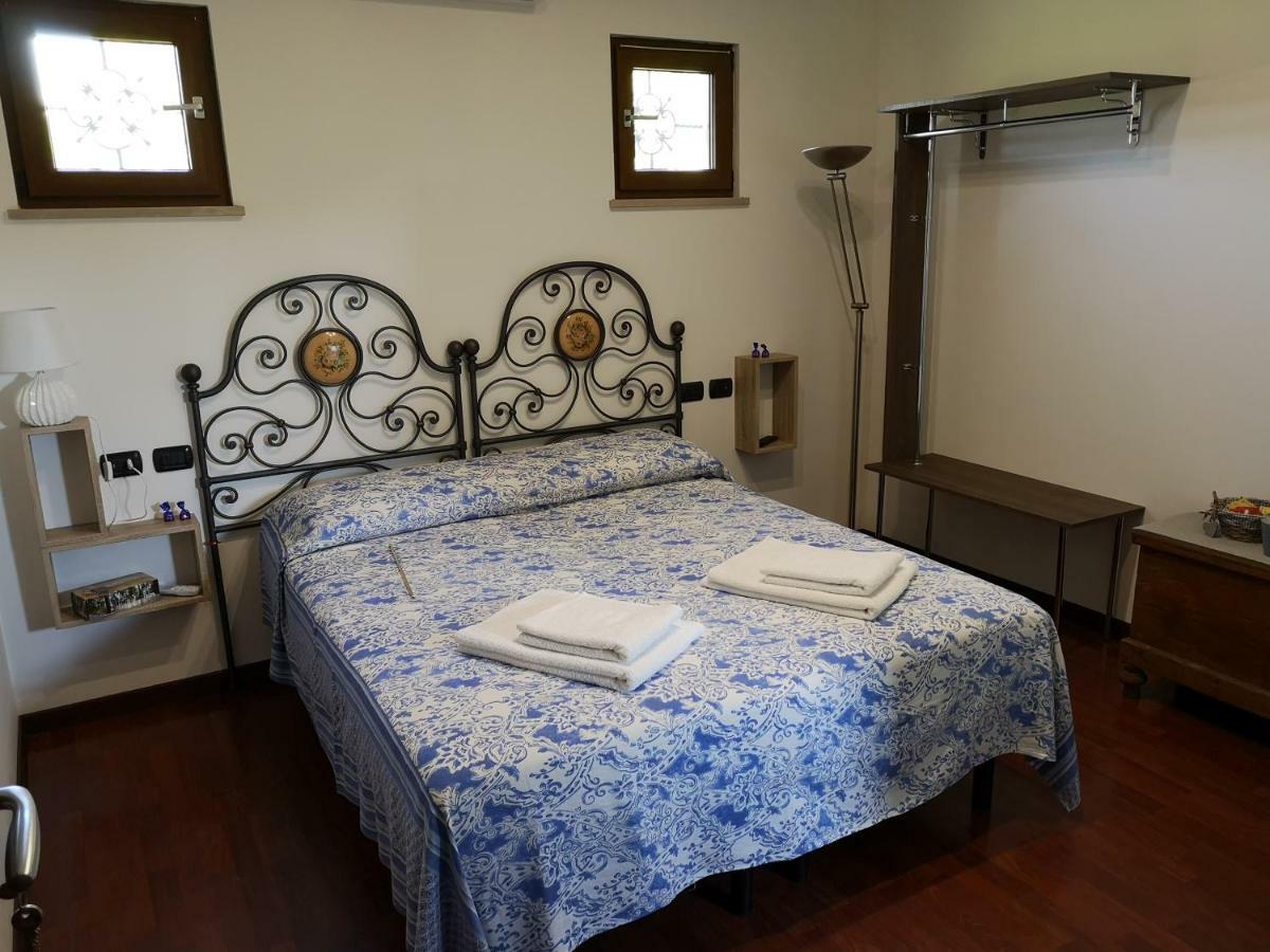 Corte Graziella Castel d'Azzano Esterno foto